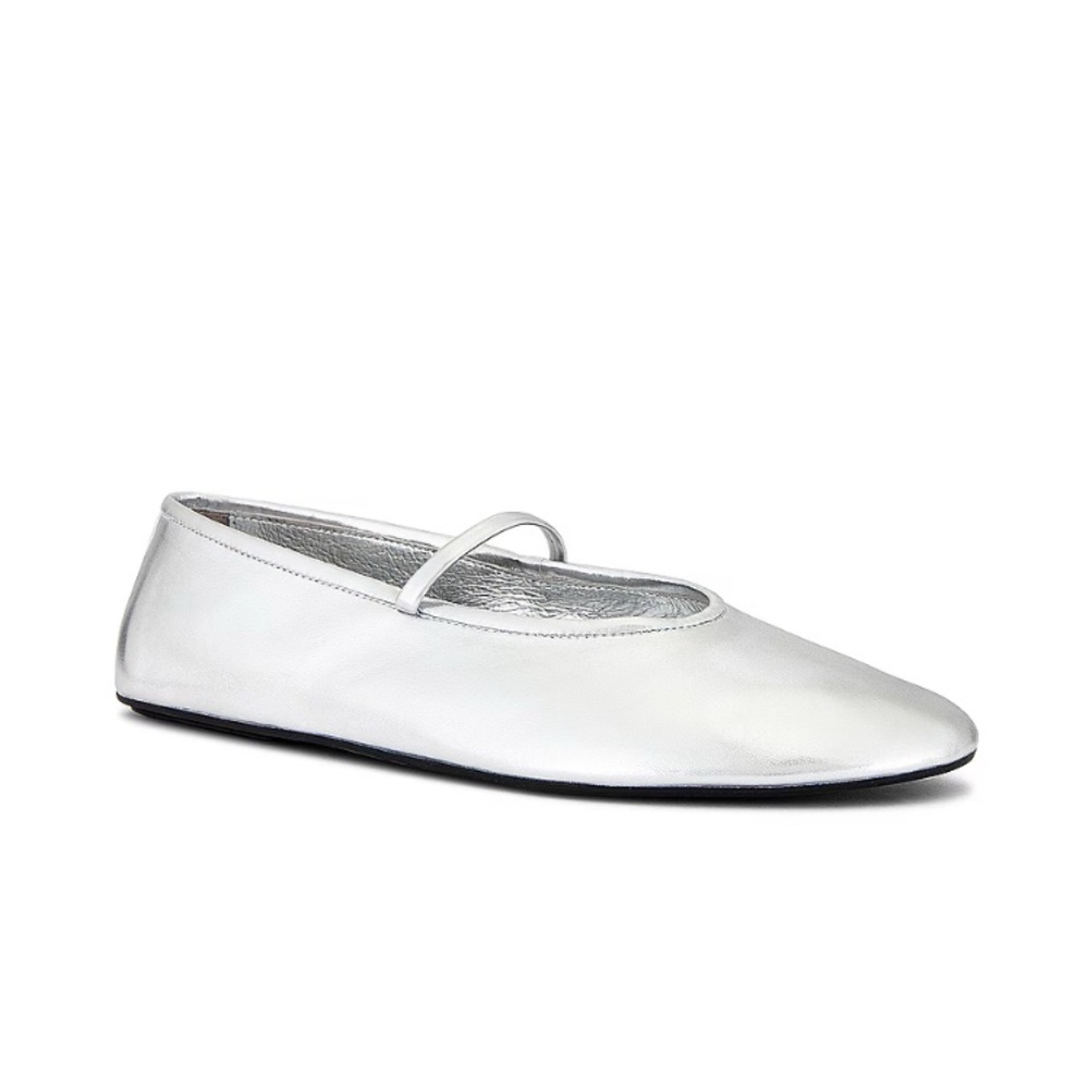 Jeffrey Campbell Silver Flats Sleek Design